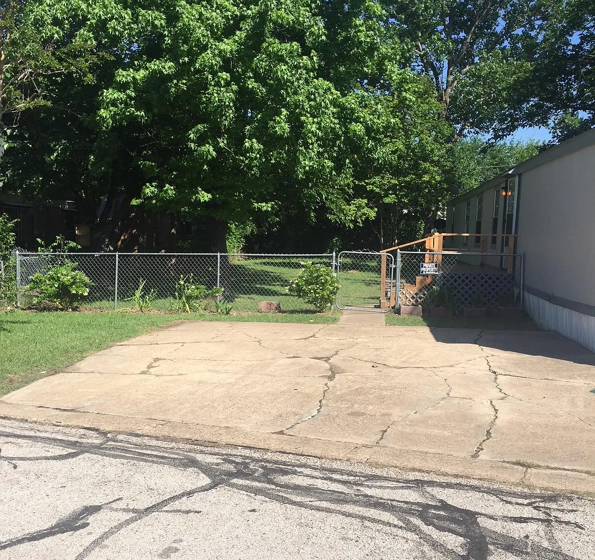 140 Bowles Ln — Photo 2