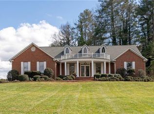 191 Andrew Johnstone Dr, Hendersonville, NC 28739