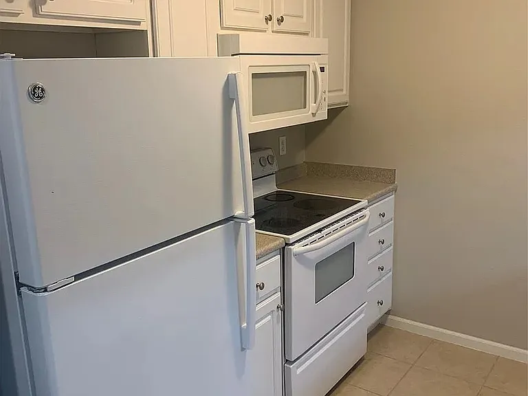 105 NW 8th St #205 — Photo 3