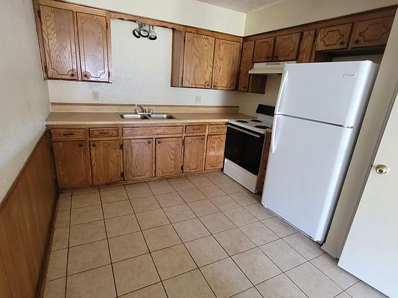 3rd image of 505 Hackberry St