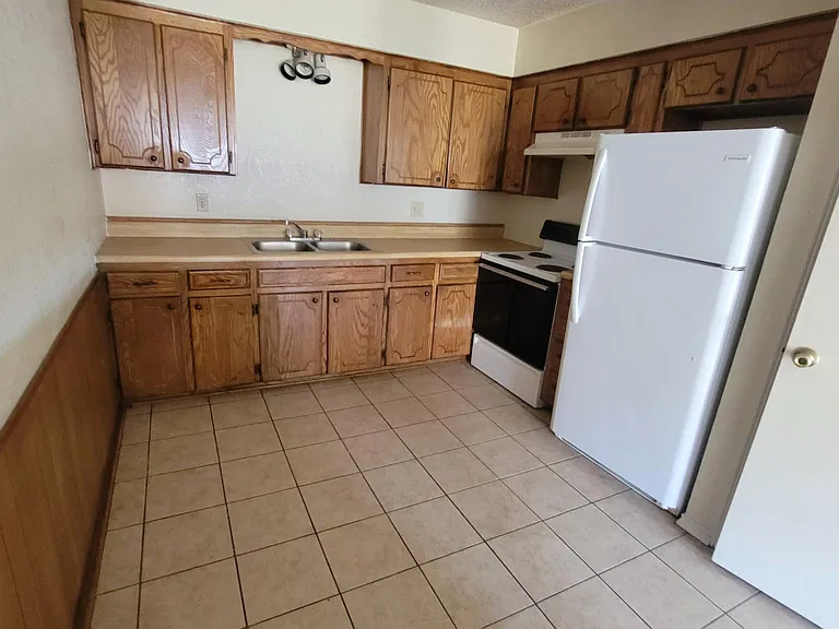 505 Hackberry St — Photo 2