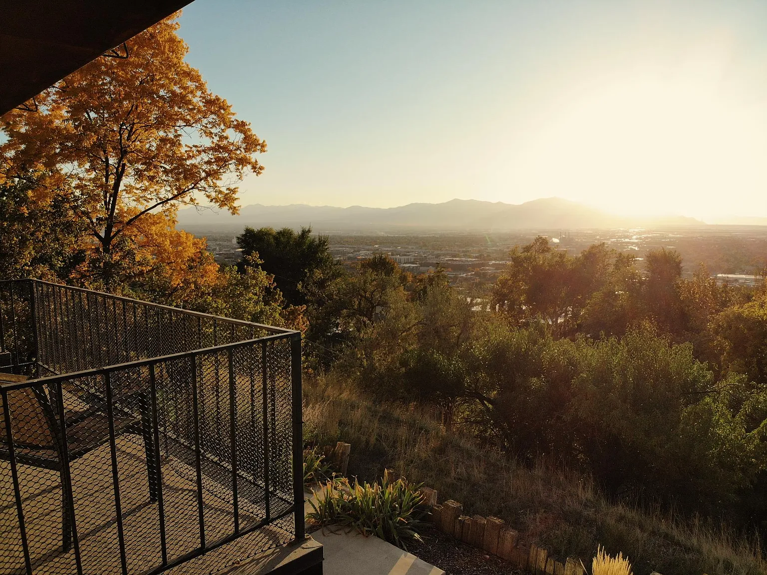 4 bed, 2000 sqft, $900 — Photo 1