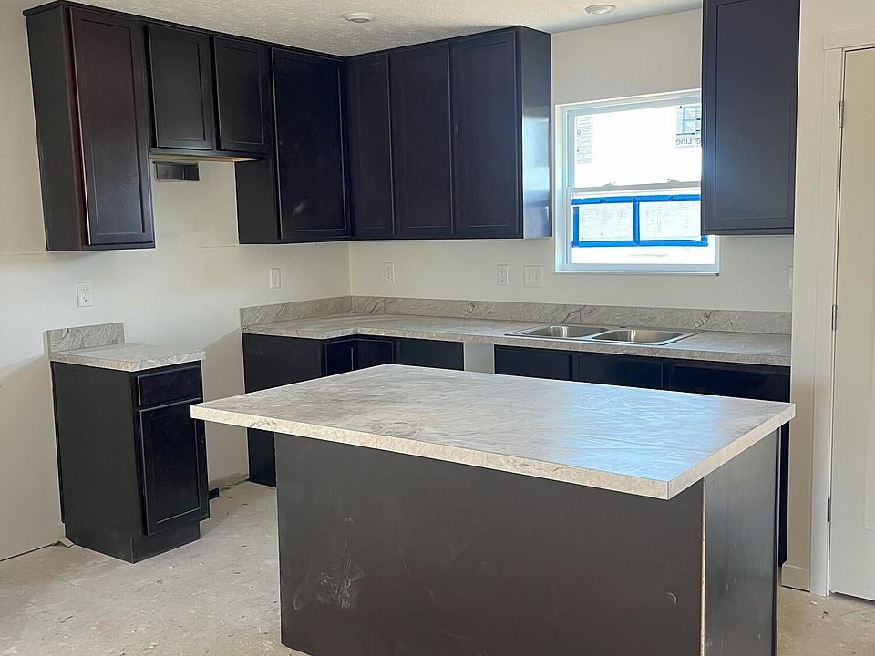 2nd image of 36 Henderson Ln