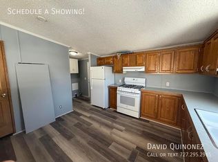 6944 Country Ln, Belleville, MI 48111