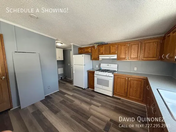 6944 Country Ln, Belleville, MI 48111