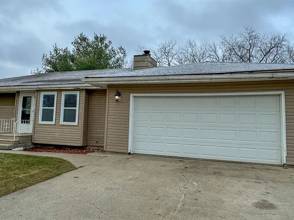 110 Fairview Dr, Ackley, IA 50601