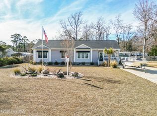 120 Bayshore Dr, Cape Carteret, NC 28584