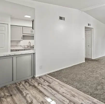 3 bed, 1200 sqft, $2,200 — Photo 2