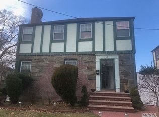 16 S Cottage St, Valley Stream, NY 11580