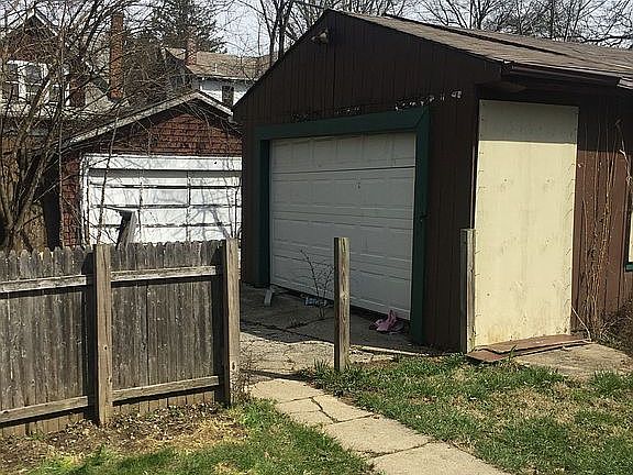 5th image of 1316 Laidlaw Ave