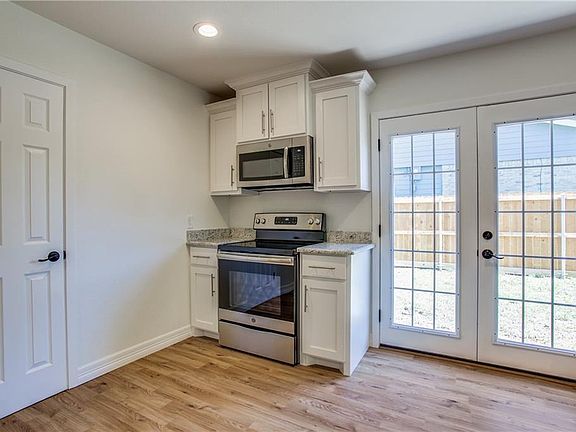 5th image of 711 Countryside Ct