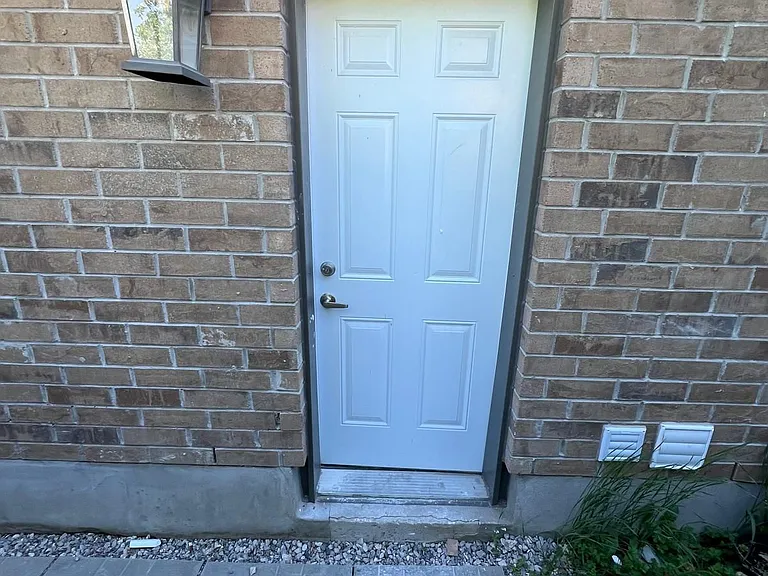 795 Cedarpark Way #BASEMENT — Photo 3