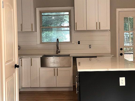 4th image of 101 Williamsburg Dr #1