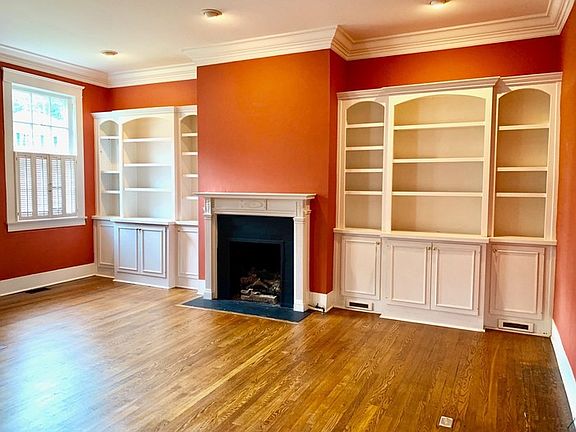4th image of 548 Norwood St