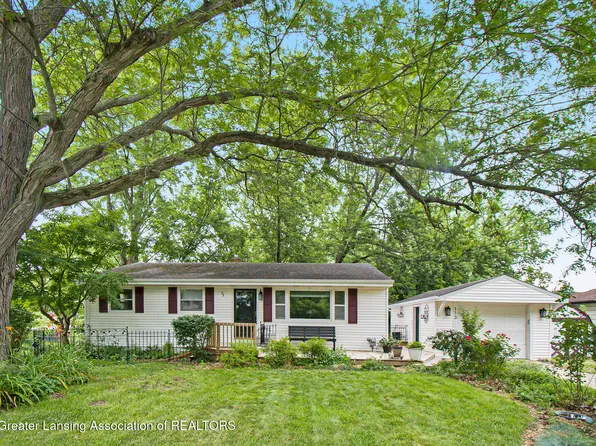 113 S Matthews St, Mason, MI 48854