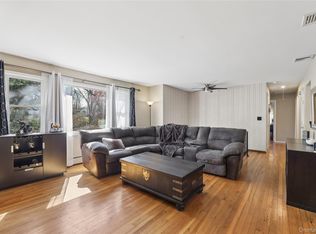 635 S Pascack Road, Chestnut Ridge, NY 10977