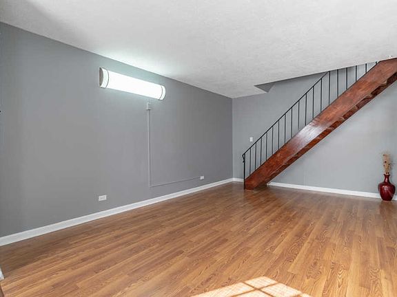 4th image of 1272 Prairie Ave Unit B