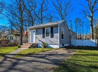 29 Middle Line Ave, Medford, NY 11763