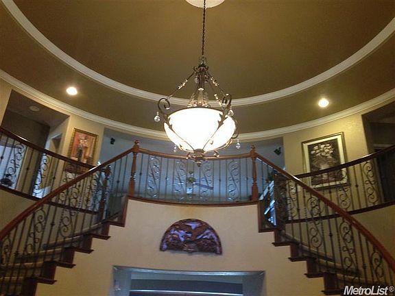 3rd image of 708 Savonna Ct