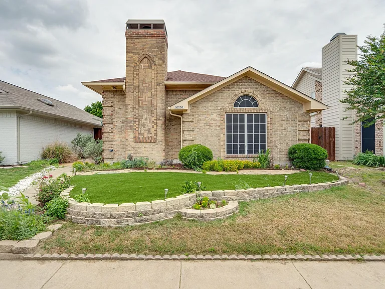10236 Quest Dr — Photo 2