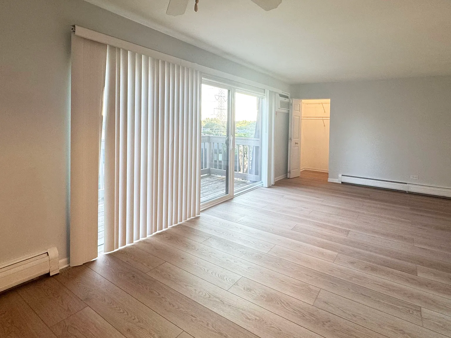 2 bed, 1.5 bath, 916 sqft, $2,000 — Photo 4