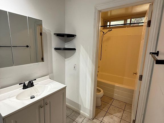 2nd image of 4012 Valeta St