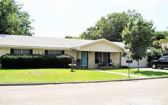2nd image of 606 N Avenue N