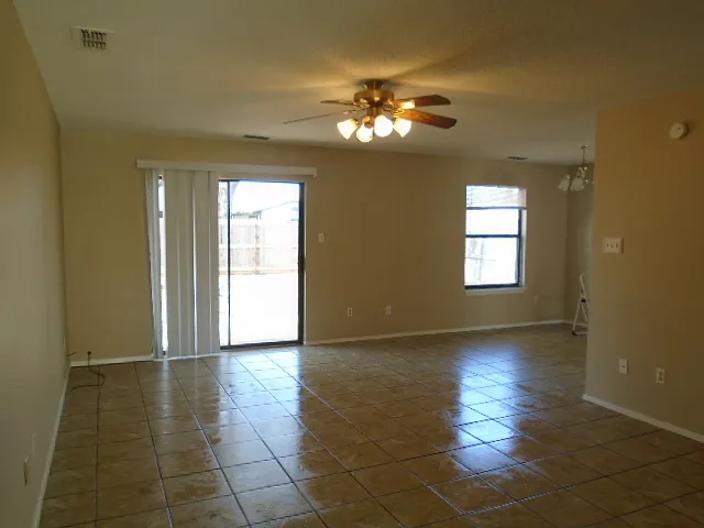 3910 Trinity — Photo 2