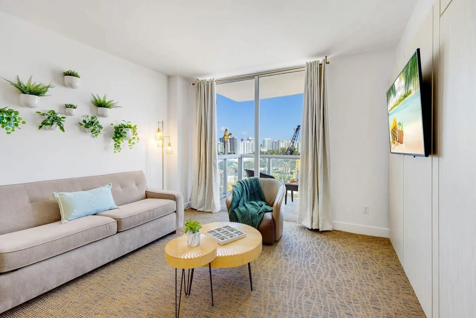 1 bed, 1.0 bath, 678 sqft, $4,003 — Photo 1