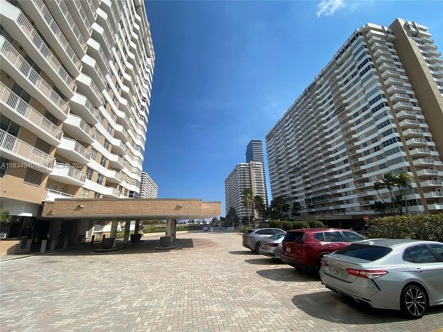 Hemispheres Bay North — Photo 2