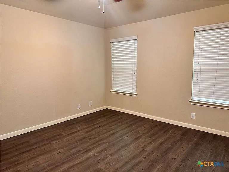 2020 Meadow View Dr — Photo 7