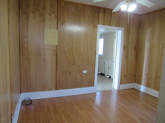 4th image of 406 W Putnam St