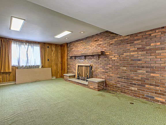 3rd image of 177 S Thompson Ln