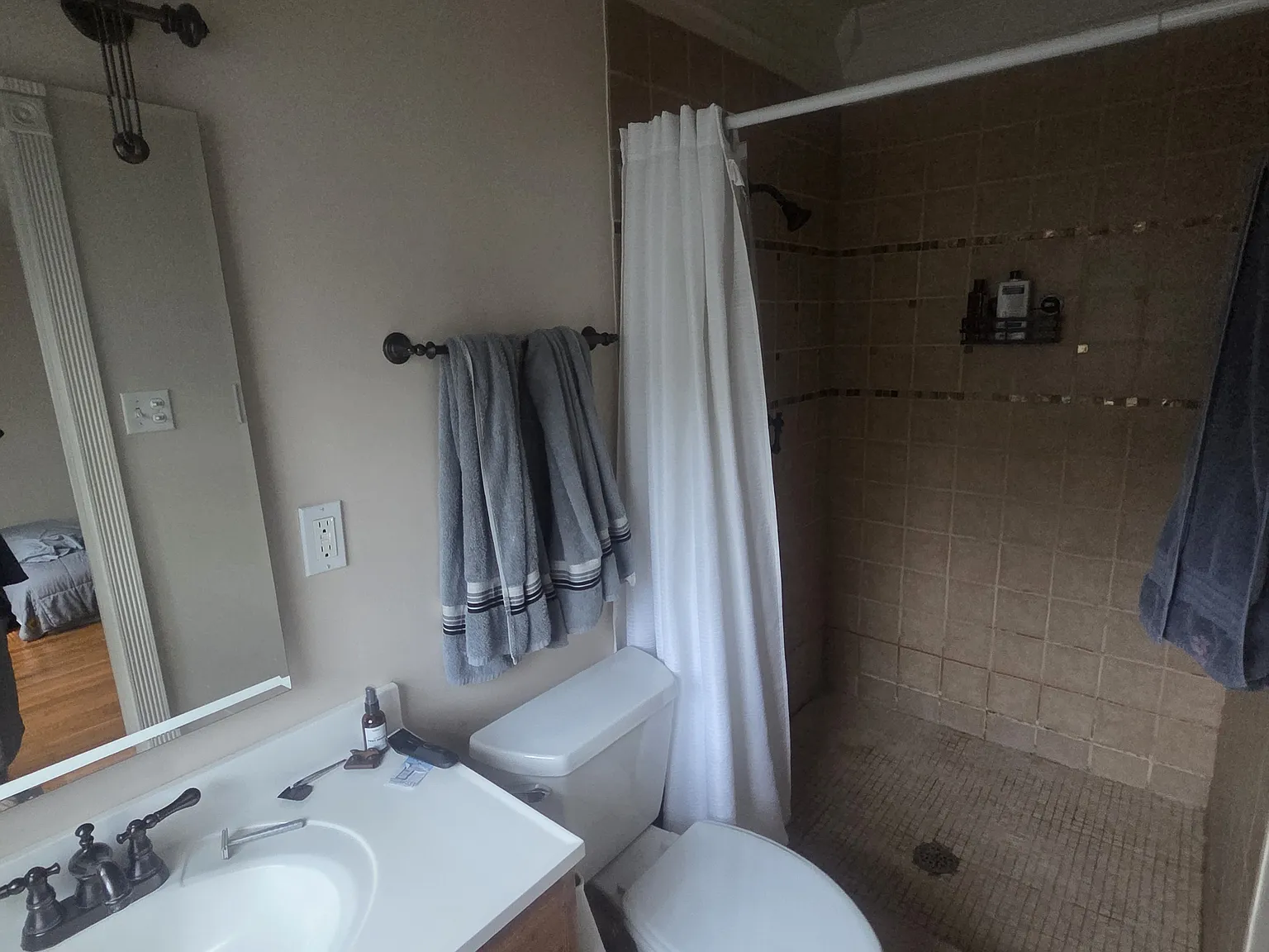 300 Rivertown Rd — Photo 2