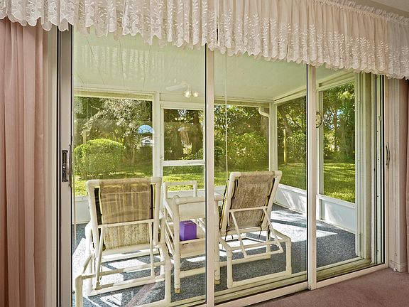5th image of 1008 Pine Creek Cir NE