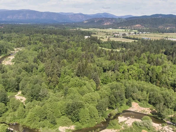 456 Garner Rd, Cave Junction, OR 97523