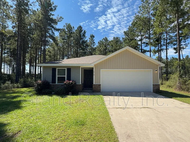 4 bed, 2.0 bath, 1414 sqft, $1,950 — Photo 1