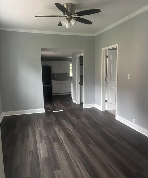 1306 Caroline Ave — Photo 2