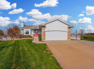 561 S Country Lakes Ct, Haysville, KS 67060