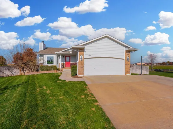 561 S Country Lakes Ct, Haysville, KS 67060