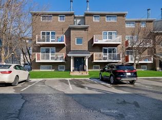 1589 Saint Bernard St #403, Ottawa, ON K1T 3H6