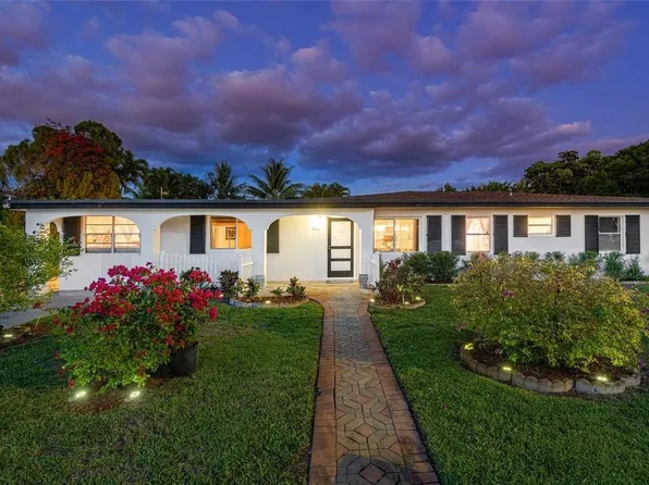 7026 Pine Tree Lane, Lake Clarke Shores, FL 33406