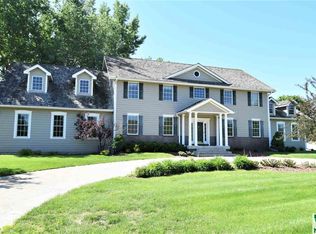 372 W Pinehurst Trl, Dakota Dunes, SD 57049