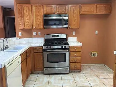 3400 Mardi Gras Ct — Photo 2