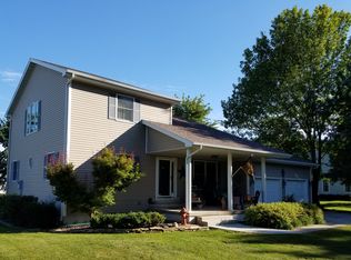 5 Country Club Ln, Arcola, IL 61910