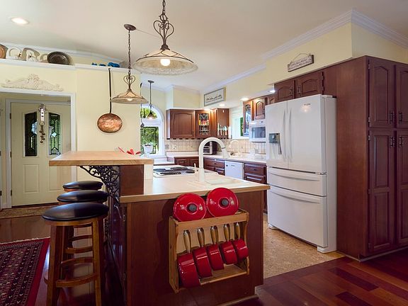 5th image of 222 Fairfield Hill Road