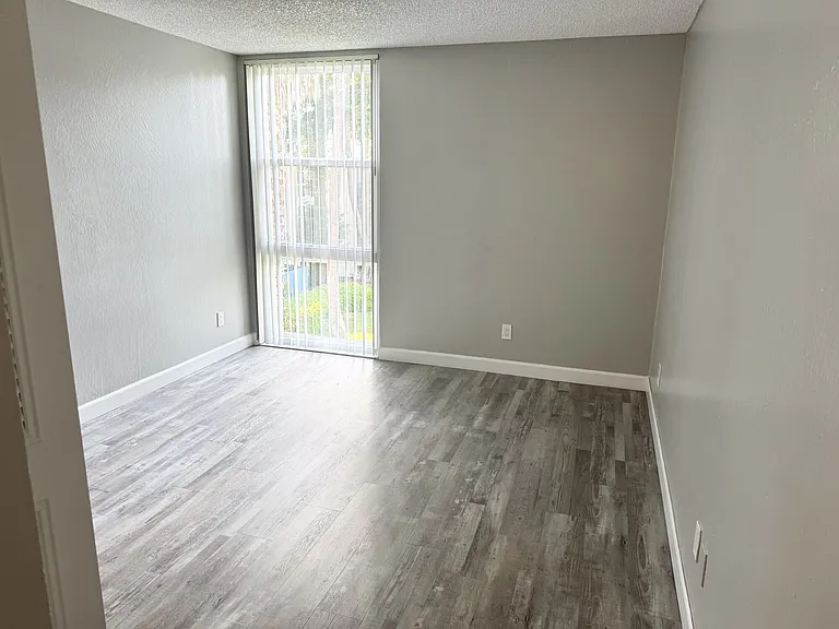 Riverfront Apartments — Photo 24