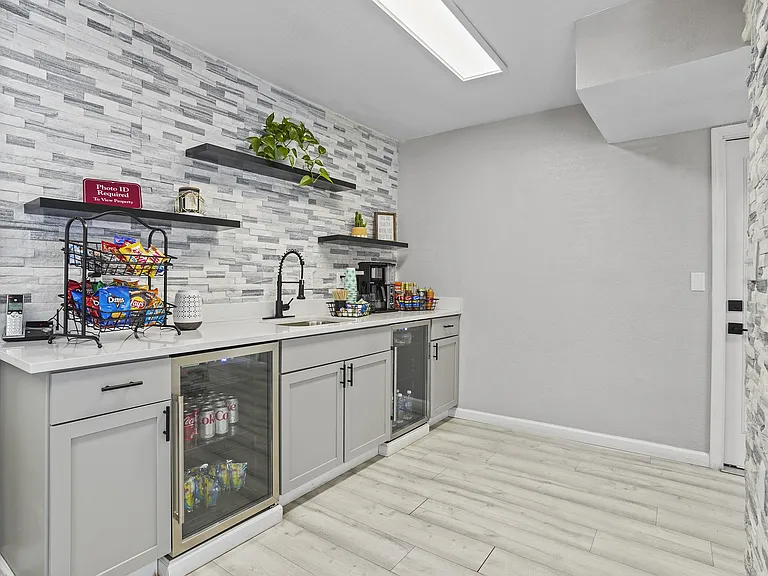 Paso Oeste Apartments — Photo 22