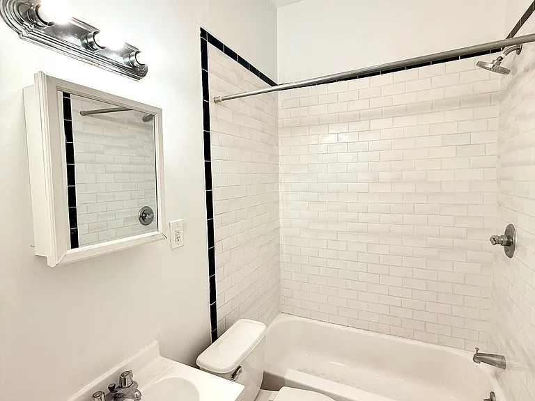 201 E 61st St #7 — Photo 6