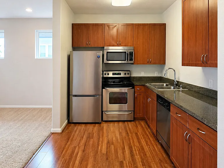 1121 40th St #4401 — Photo 5